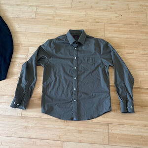 Untuck it medium button up